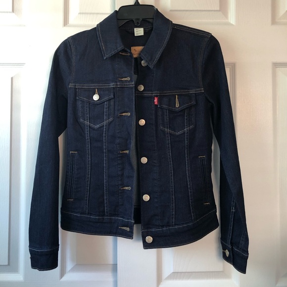 🎉HP🎉Levi’s Classic Dark Wash Jacket. - Picture 3 of 6